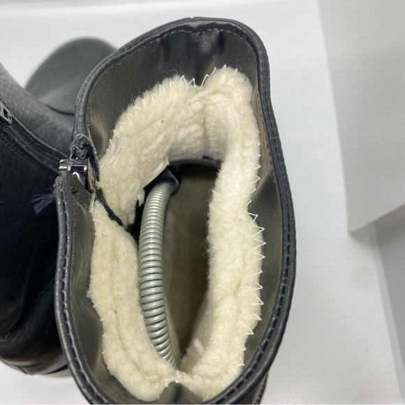 Black Leather Sherpa Lined Lamb’s Wool Boots Side Zipper Made in Canada Size 9E - Picture 5 of 8